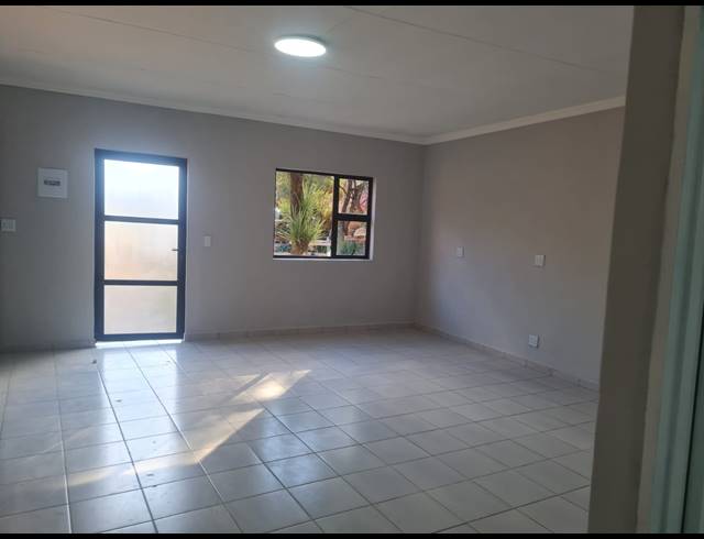 2 BEDROOM APARTMENT TO LET IN BEDFORD GARDENS